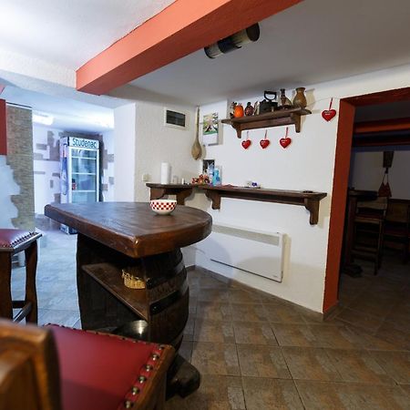 Apartman Royal Σλαβόνσκι Μπροντ Εξωτερικό φωτογραφία