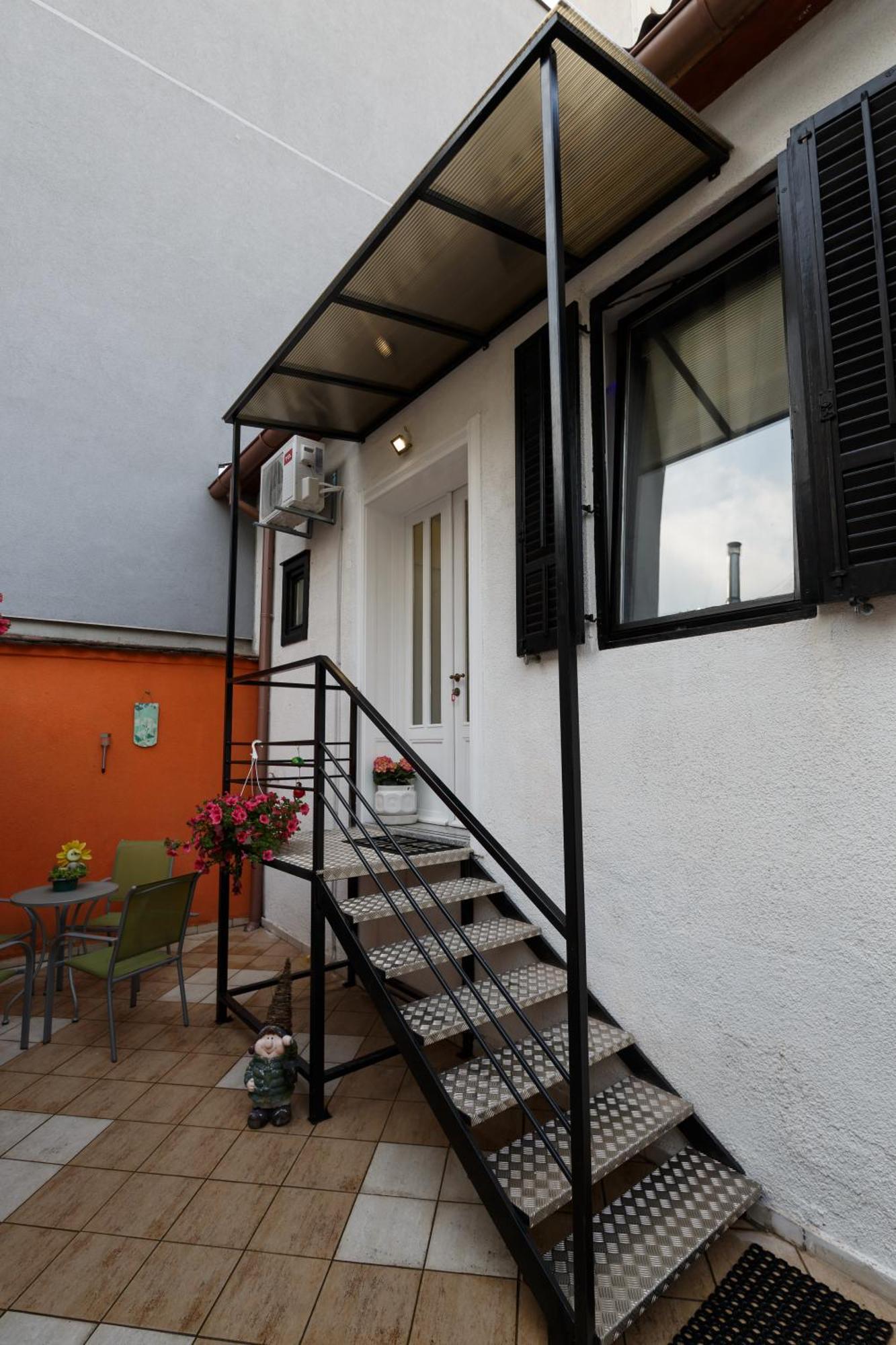 Apartman Royal Σλαβόνσκι Μπροντ Εξωτερικό φωτογραφία