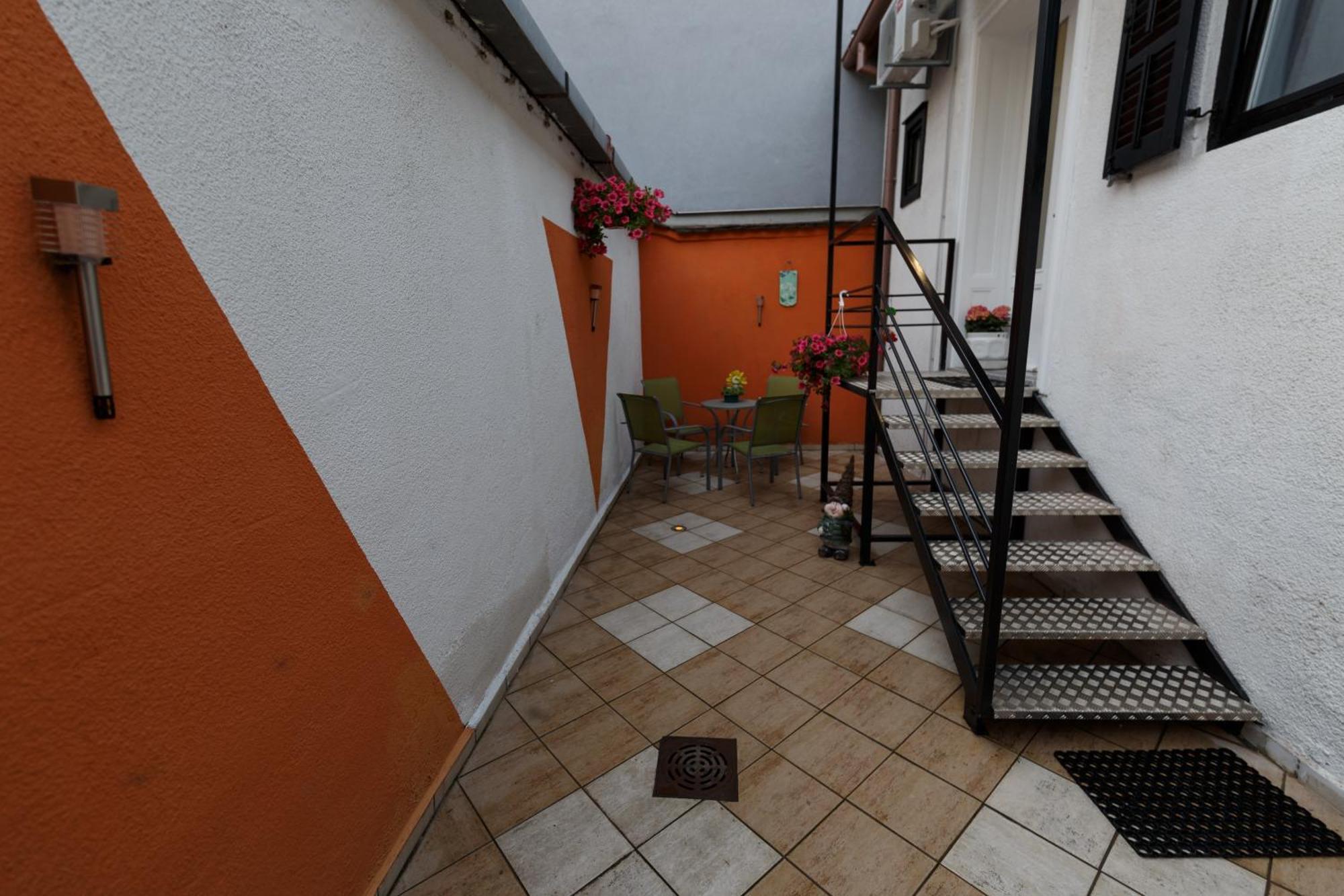 Apartman Royal Σλαβόνσκι Μπροντ Εξωτερικό φωτογραφία