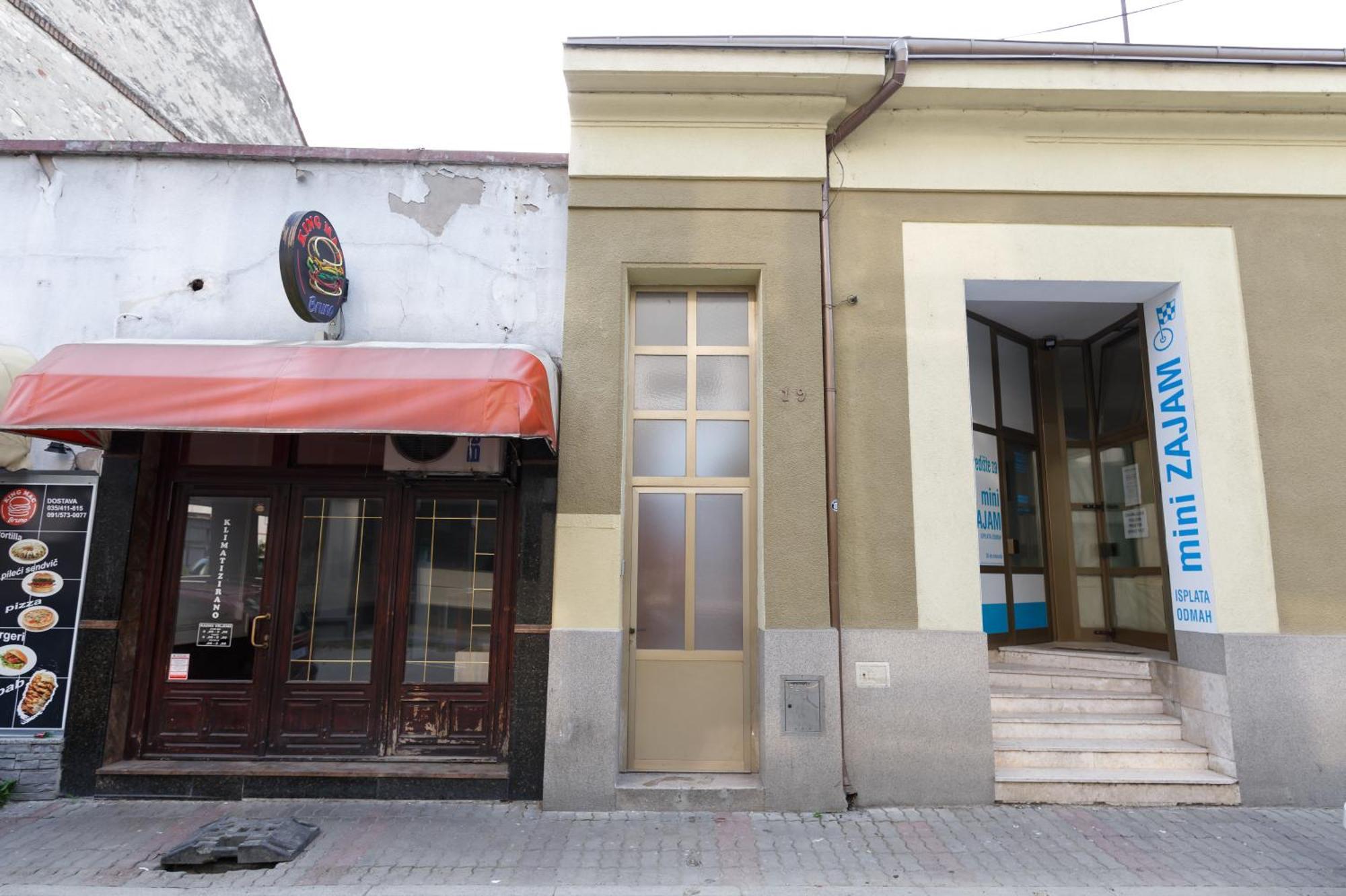 Apartman Royal Σλαβόνσκι Μπροντ Εξωτερικό φωτογραφία